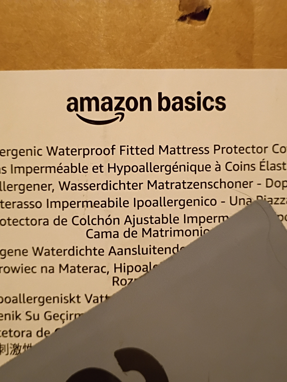 NWOT Amazon Basics Waterproof MATTRESS PROTECTOR. FULL